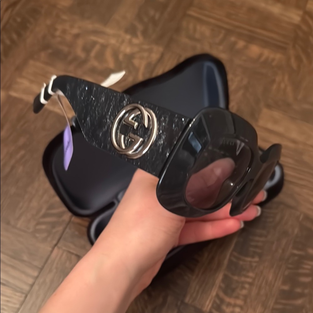 Gucci Sunglasses - Picture 4 of 13